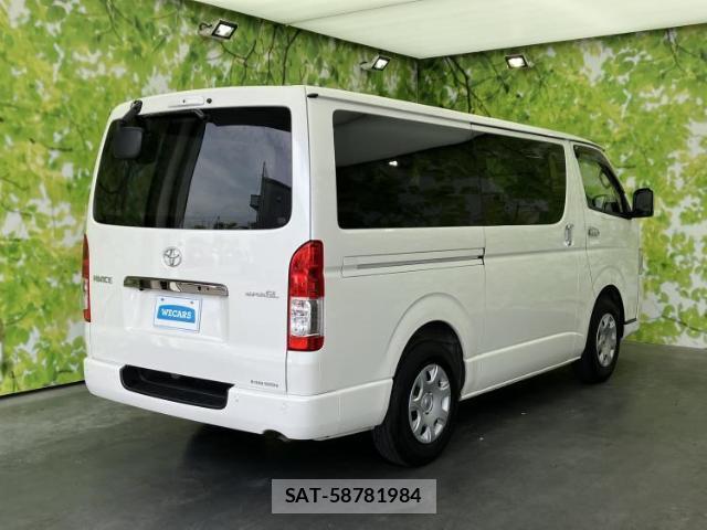 Toyota HIACE VAN 2024-04 8225496-2