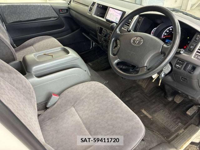Toyota HIACE WAGON 2010-09 8216500-3