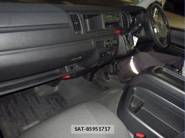 Toyota HIACE WAGON 2019-09 8216526-2