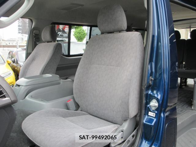 Toyota HIACE WAGON 2010-04 8216863-10
