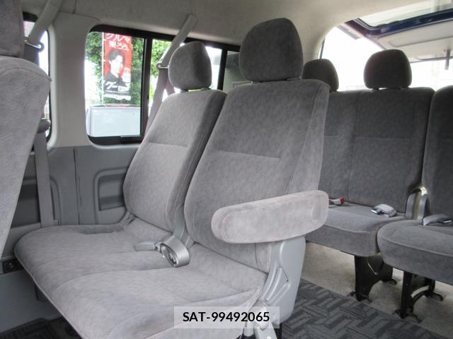 Toyota HIACE WAGON 2010-04 8216863-12