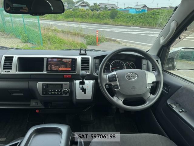 Toyota HIACE WAGON 2020-03 8217608-2