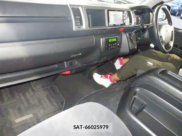 Toyota HIACE WAGON 2017-06 8221453-2
