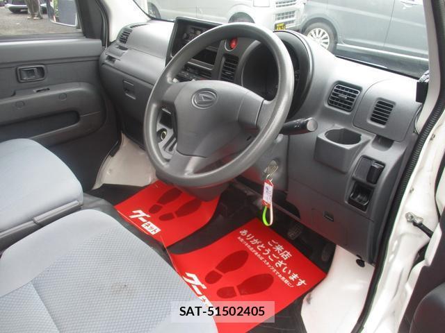 Daihatsu HIJET CARGO 2015-08 8224281-2