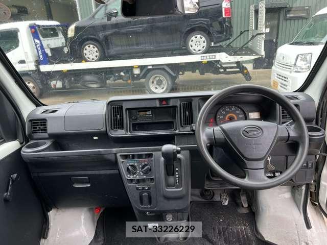 Daihatsu HIJET CARGO 2018-04 8224626-2