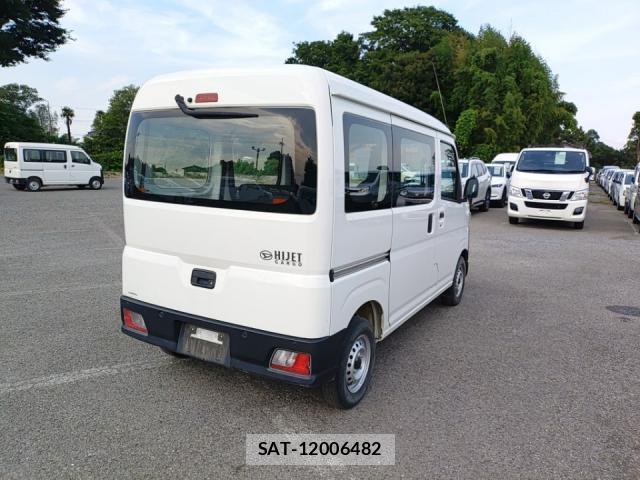 Daihatsu HIJET CARGO 2022-06 8225015-2