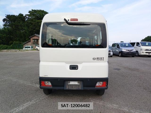 Daihatsu HIJET CARGO 2022-06 8225015-3