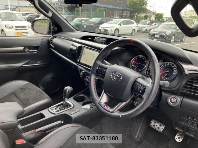 Toyota HILUX 2022-02 8224354-3