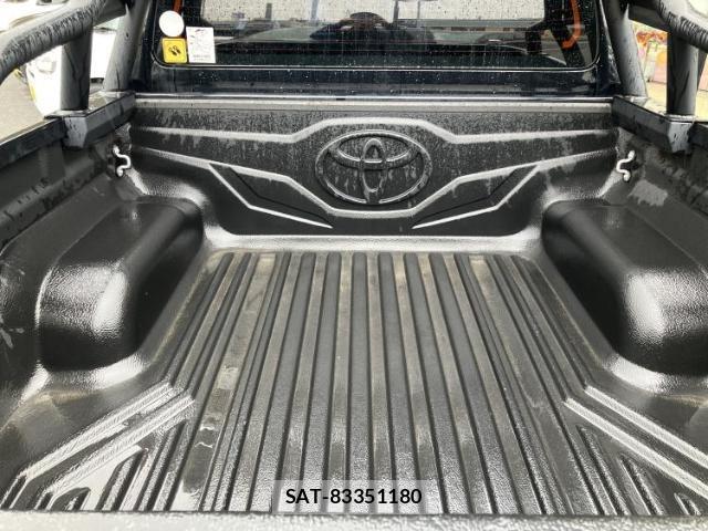 Toyota HILUX 2022-02 8224354-7