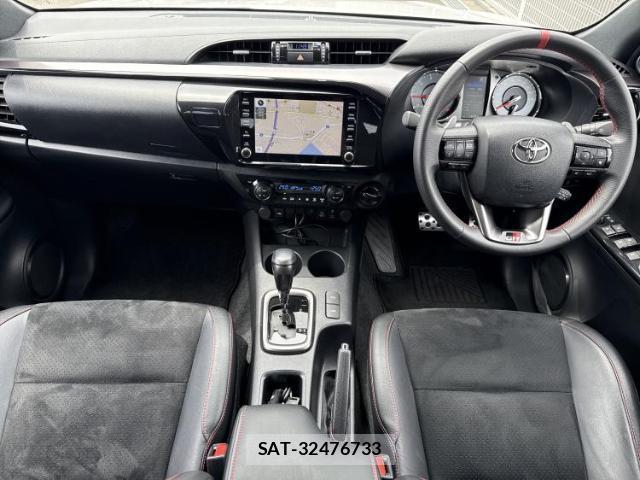 Toyota HILUX 2024-09 8225275-3