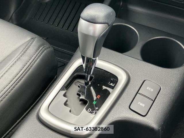 Toyota HILUX 2024-09 8225517-16