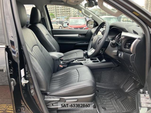 Toyota HILUX 2024-09 8225517-3
