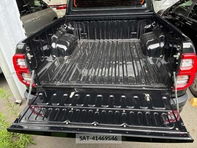 Toyota HILUX 2024-06 8216516-2
