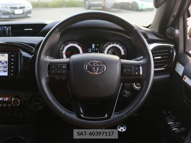 Toyota HILUX 2019-04 8217278-17
