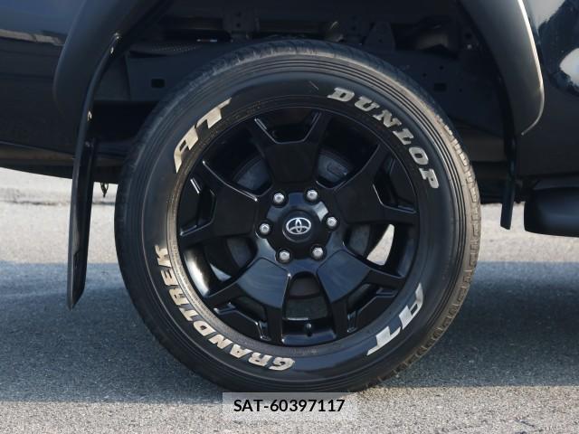 Toyota HILUX 2019-04 8217278-19