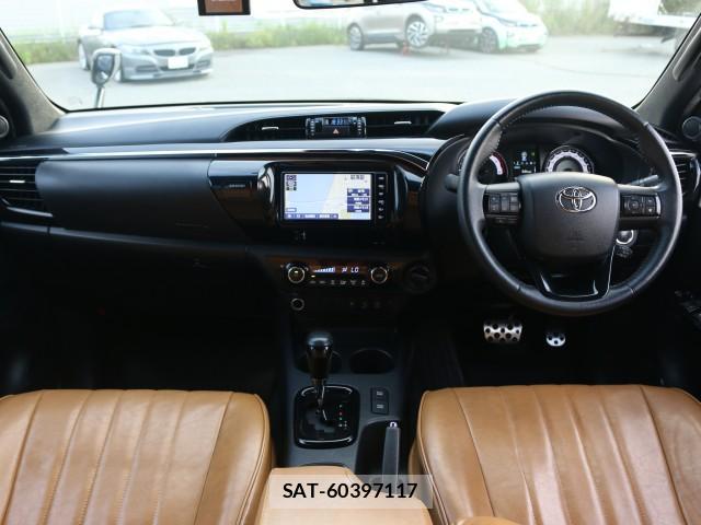 Toyota HILUX 2019-04 8217278-2