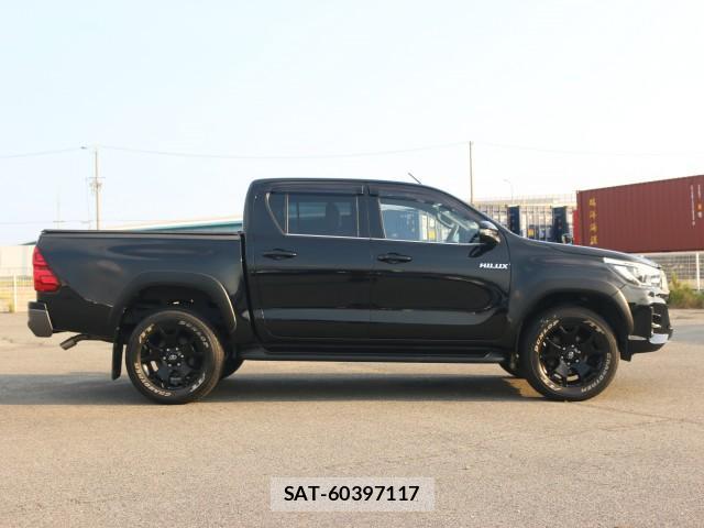Toyota HILUX 2019-04 8217278-3
