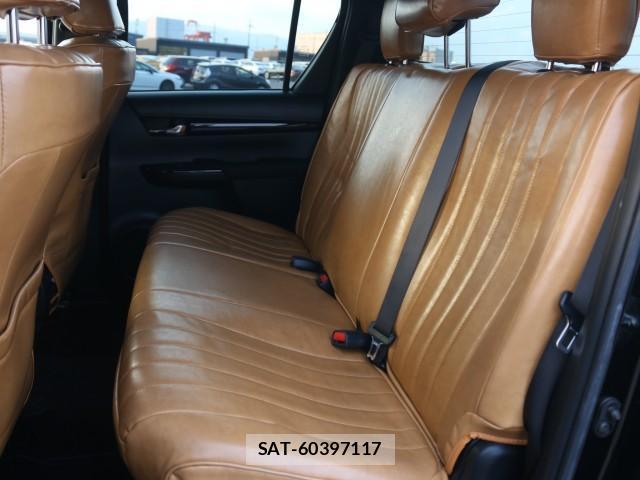 Toyota HILUX 2019-04 8217278-6