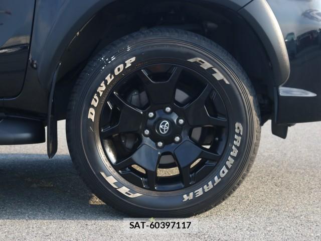 Toyota HILUX 2019-04 8217278-8