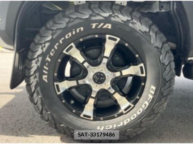Toyota HILUX 2024-01 8218811-12