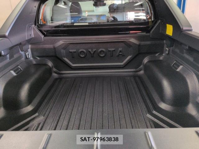 Toyota HILUX 2026-07 8218853-3