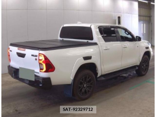Toyota HILUX 2022-07 8218923-4
