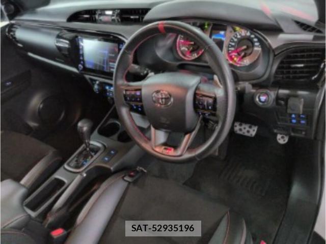 Toyota HILUX 2024-01 8218937-2