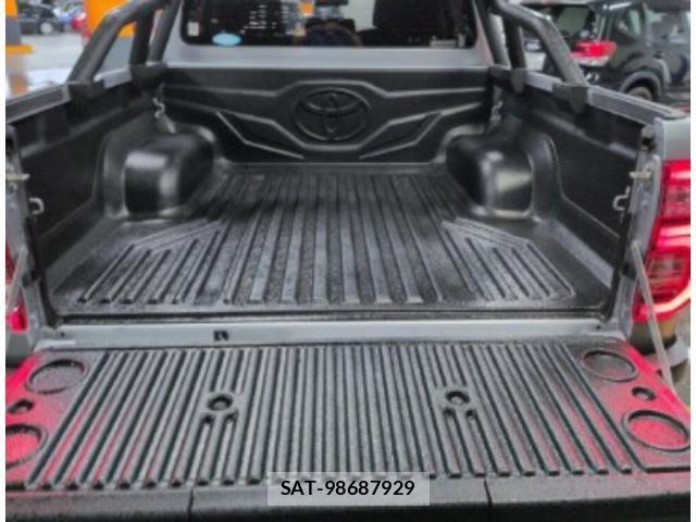 Toyota HILUX 2024-05 8218952-3
