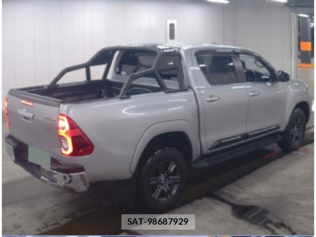 Toyota HILUX 2024-05 8218952-5