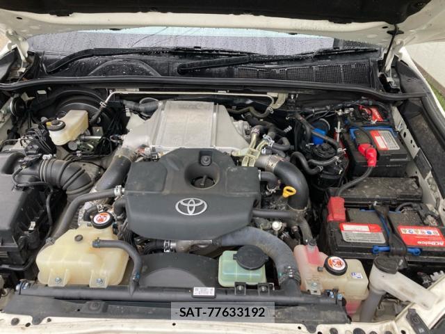 Toyota HILUX 2022-07 8220057-16