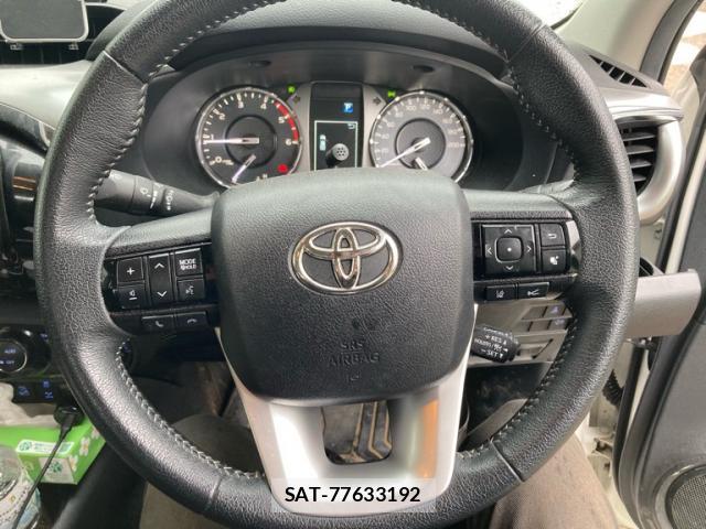 Toyota HILUX 2022-07 8220057-17