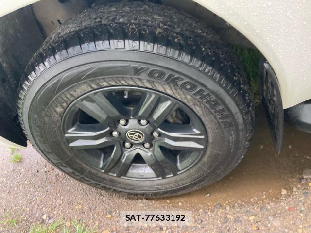 Toyota HILUX 2022-07 8220057-6
