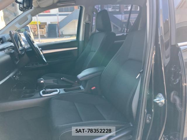 Toyota HILUX 2022-09 8220075-10