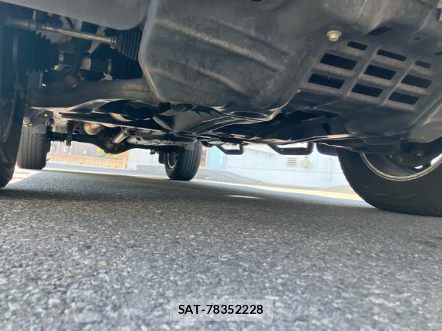 Toyota HILUX 2022-09 8220075-12