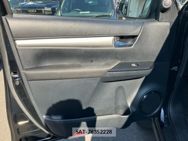 Toyota HILUX 2022-09 8220075-14
