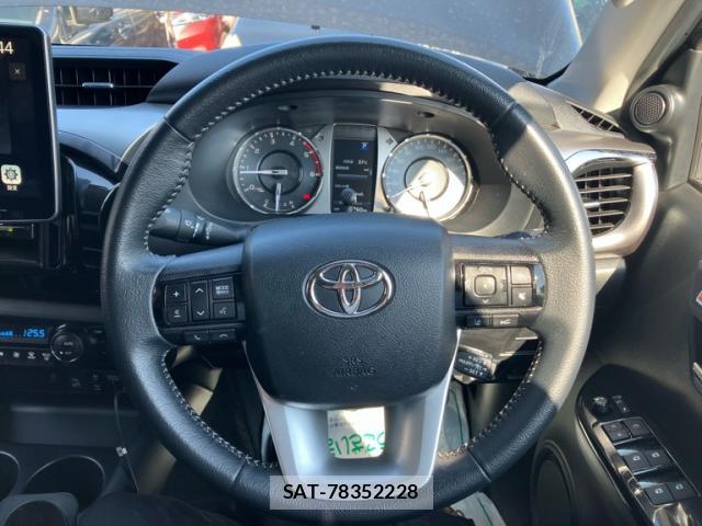 Toyota HILUX 2022-09 8220075-15