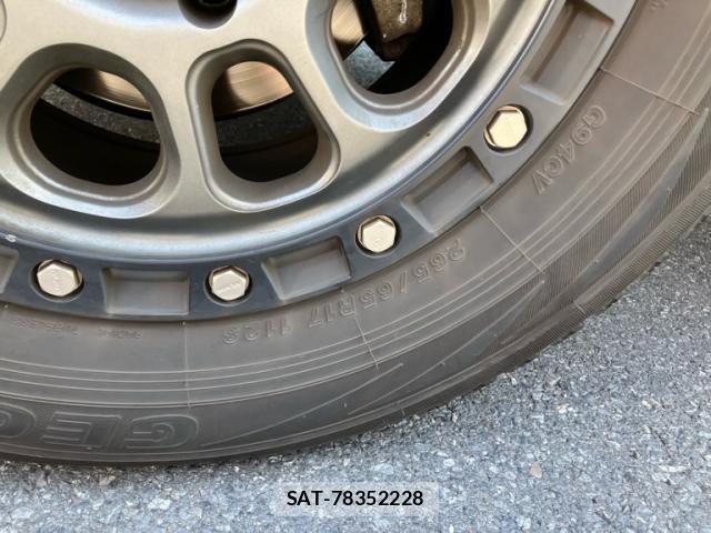 Toyota HILUX 2022-09 8220075-4