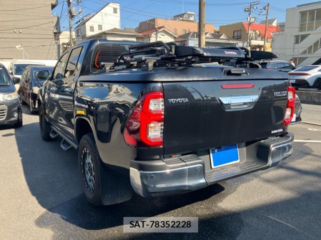 Toyota HILUX 2022-09 8220075-5