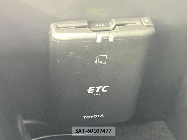 Toyota HILUX 2022-02 8220866-6