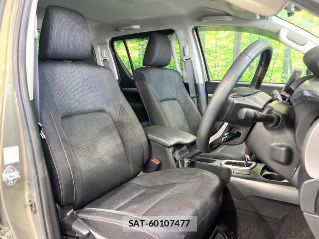 Toyota HILUX 2022-02 8220866-7