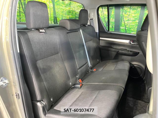 Toyota HILUX 2022-02 8220866-8