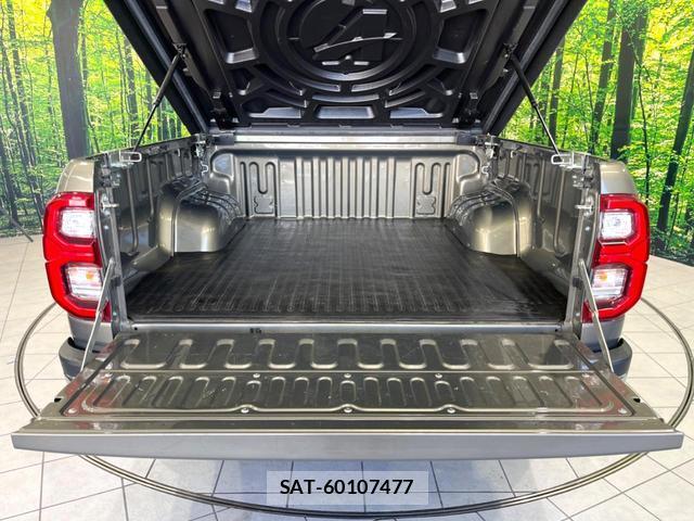 Toyota HILUX 2022-02 8220866-9
