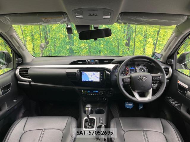 Toyota HILUX 2021-05 8221132-1