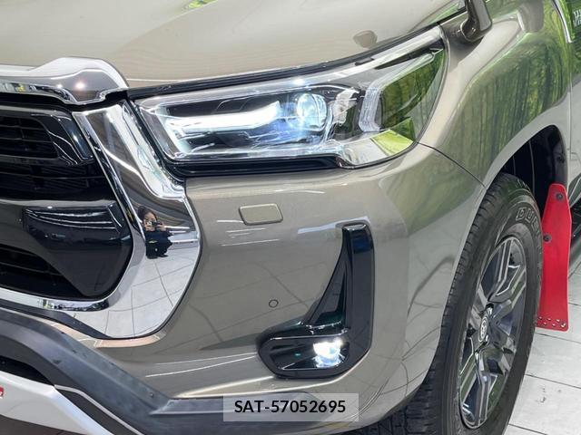 Toyota HILUX 2021-05 8221132-11