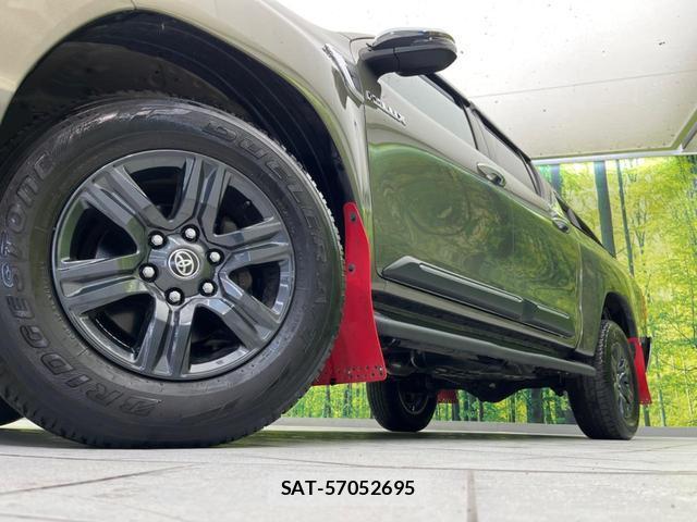 Toyota HILUX 2021-05 8221132-12
