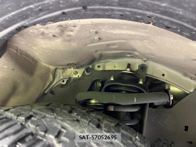 Toyota HILUX 2021-05 8221132-19