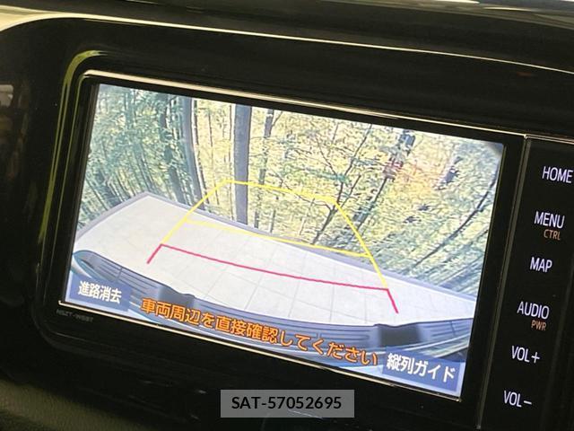 Toyota HILUX 2021-05 8221132-3