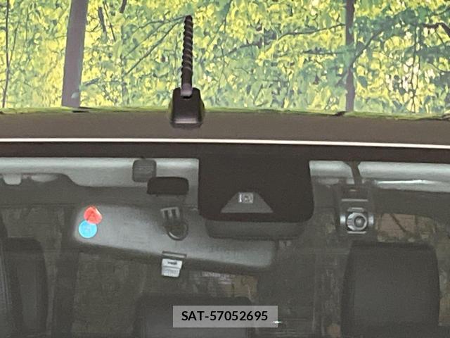Toyota HILUX 2021-05 8221132-4