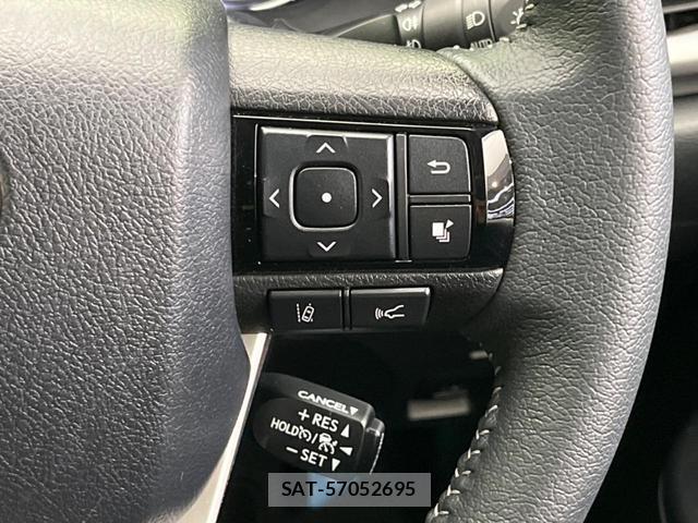 Toyota HILUX 2021-05 8221132-5