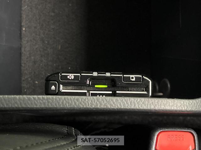 Toyota HILUX 2021-05 8221132-6